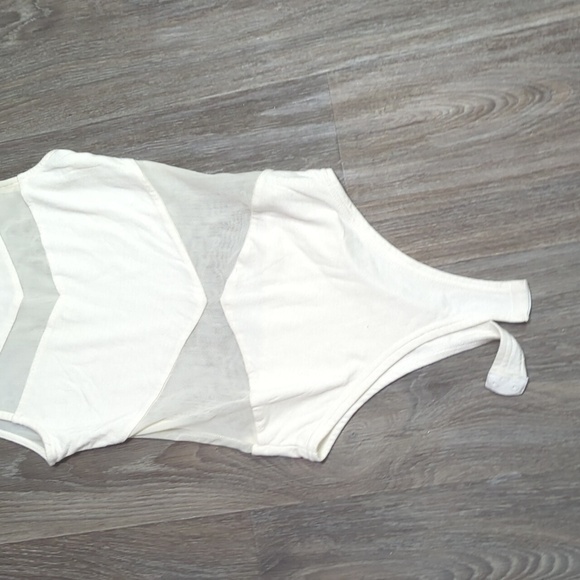 ❤️5/$25 Elegant Cream Sheer Sleeveless Top Body Suit - Picture 3 of 5